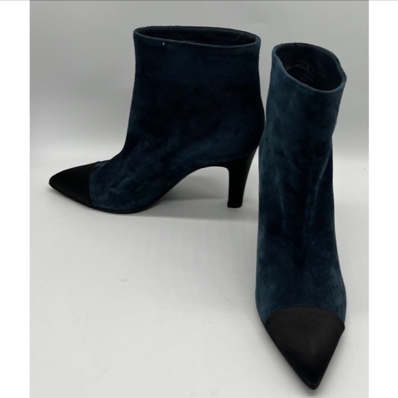 Gabrielle Chanel Coco Blue Suede Bootie w/ Black Grosgrain Cap Toe sz 37.5 - Picture 1 of 7
